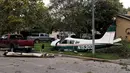 Lokasi kecelakaan pesawat di daerah Houston di Texas, Amerika Serikat (AS) (28/7/2020). Dua orang terluka ketika pesawat kecil itu jatuh pada Selasa (28/7) pagi di sebuah permukiman di Houston. (Xinhua/Steven Song)