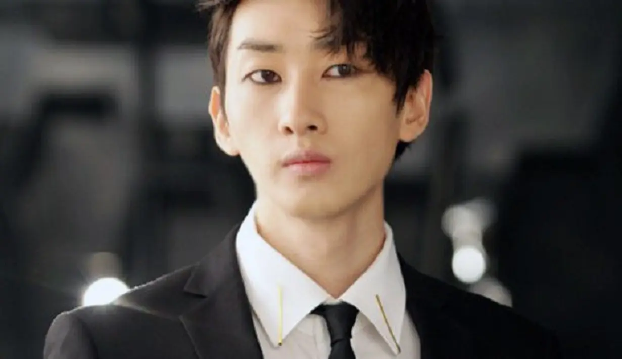 Eunhyuk Super Junior ternyata lahir pada 4 April 1986. Meskipun akan menginjak umur 32 tahun, akan tetapi ia masih tampak awet muda. (Foto: Soompi.com)