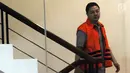 Wali Kota Kendari Adriatma Dwi Putra bersiap menjalani pemeriksaan di Gedung KPK, Jakarta, Senin (19/3). Adriatma menjalani pemeriksaan sebagai tersangka suap proyek pengadaan barang dan jasa Pemkot Kendari tahun 2017-2018. (Merdeka.com/Dwi Narwoko)
