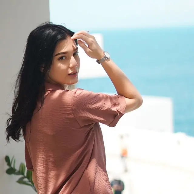 6 Potret Yasmine Ow Istri Aditya Zoni Usai Menikah, Makin Memesona