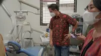 Menteri Kesehatan RI Budi Gunadi Sadikin mengunjungi Puskesmas Gilingan di Kota Surakarta, Jawa Tengah pada 2022. (Dok Kementerian Kesehatan RI)