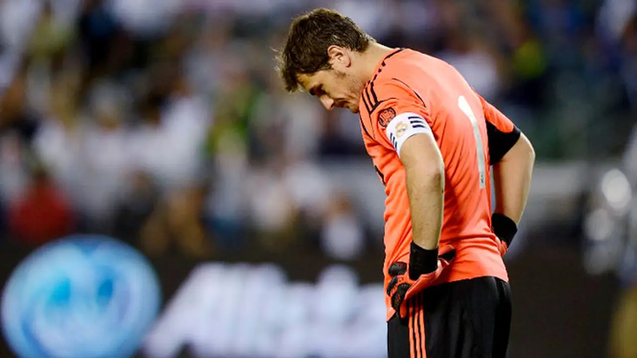 iker-casillas-121217c.jpg