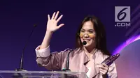 Musisi Sherly Sheinafia menyapa penonton saat memberi sambutan usai menerima penghargaan best creator for music saat acara XYZ Day 2018 di The Hall Senayan City, Jakarta, Rabu (25/4). (Liputan6.com/Herman Zakharia)