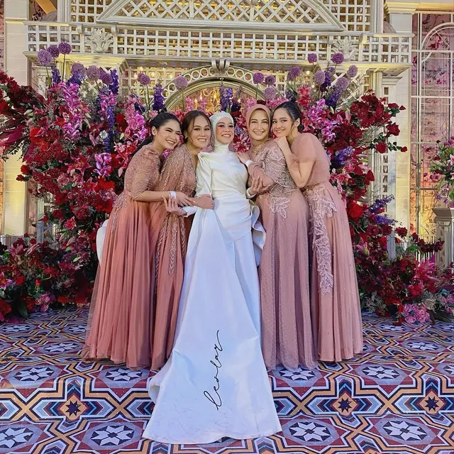 6 Potret Bridesmaid Lesty Kejora dari Lamaran hingga Ngunduh Mantu, Memesona