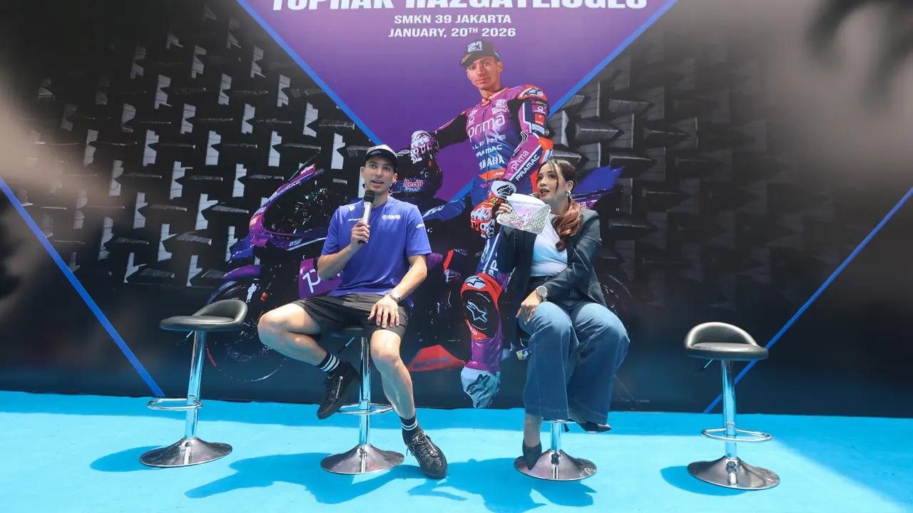 Sambangi Jakarta, Pembalap MotoGP Toprak Razgatlioglu Gelar Meet and Greet di SMKN 39