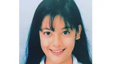 Kilas balik melihat foto masa muda Lulu Tobing maka bakal membuat netizen terpesona. Ya, Lulu Tobing sudahbtampil menawan dengan rambut hitam panjang berponi. Seperti diketahui Lulu mengawali kariernya sebagai seorang model pada tahun 90-an dan karier nya terus meroket hingga pada akhirnya berhasil tembus casting sinetron. (Liputan6.com/IG/waroenglukisan)
