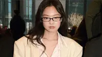 Jennie BLACKPINK Jadi Pusat Perhatian di Show Calvin Klein, Tampil Sopan dengan Blazer Kebesaran