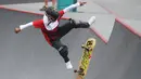 Skateboarder Indonesia Bunga Nyimas melakukan gerakan trik pada final taman putri Asian Games 2018 di arena roller sport Jakabaring, Palembang, Sumatera Selatan, Rabu (29/8). (ANTARA FOTO/INASGOC/Rahmad Suryadi/thv/18)