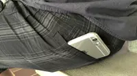 Tim tanggap darurat panggilan 911 mengeluhkan kebiasaan menempatkan telepon pintar di saku belakang celana yang malah merepotkan.
