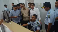Menkumham Yasonna H Laoly mengecek kondisi Lapas Tanjung Gusta, Medan, Sumatra Utara. (Liputan6.com/Reza Perdana)