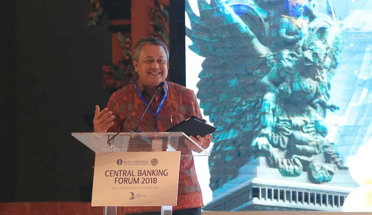 Gubernur BI Perry Warjiyo menjawab pertanyaan dalam sesi Central Banking Forum 2018 di IMF-WB Group 2018, Bali, Rabu (10/10). Forum tersebut membahas berbagai isu perekonomian terutama kebijakan moneter dan pertumbuhan ekonomi. (Liputan6.com/Angga Yuniar)