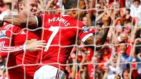 Penyerang Manchester United Memphis Depay Merayakan Gol Bersama Wayne Rooney (Reuters / Darren Staples)