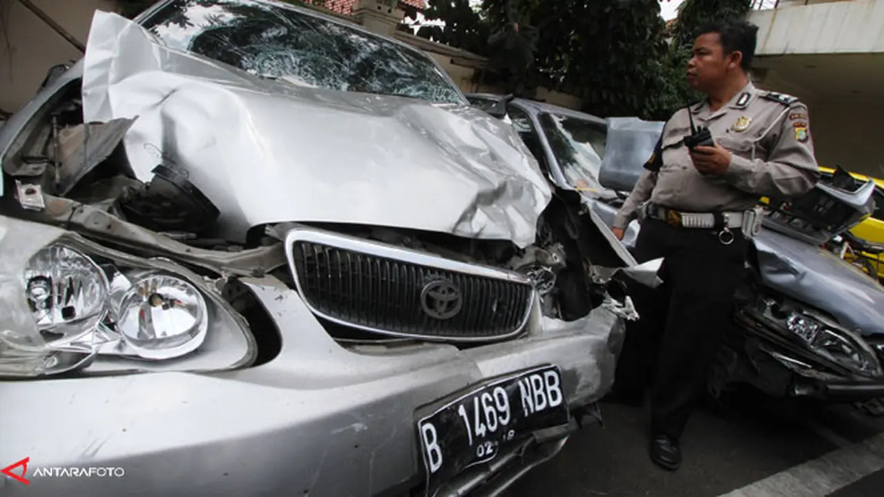 kecelakaan-senayan-130922c.jpg