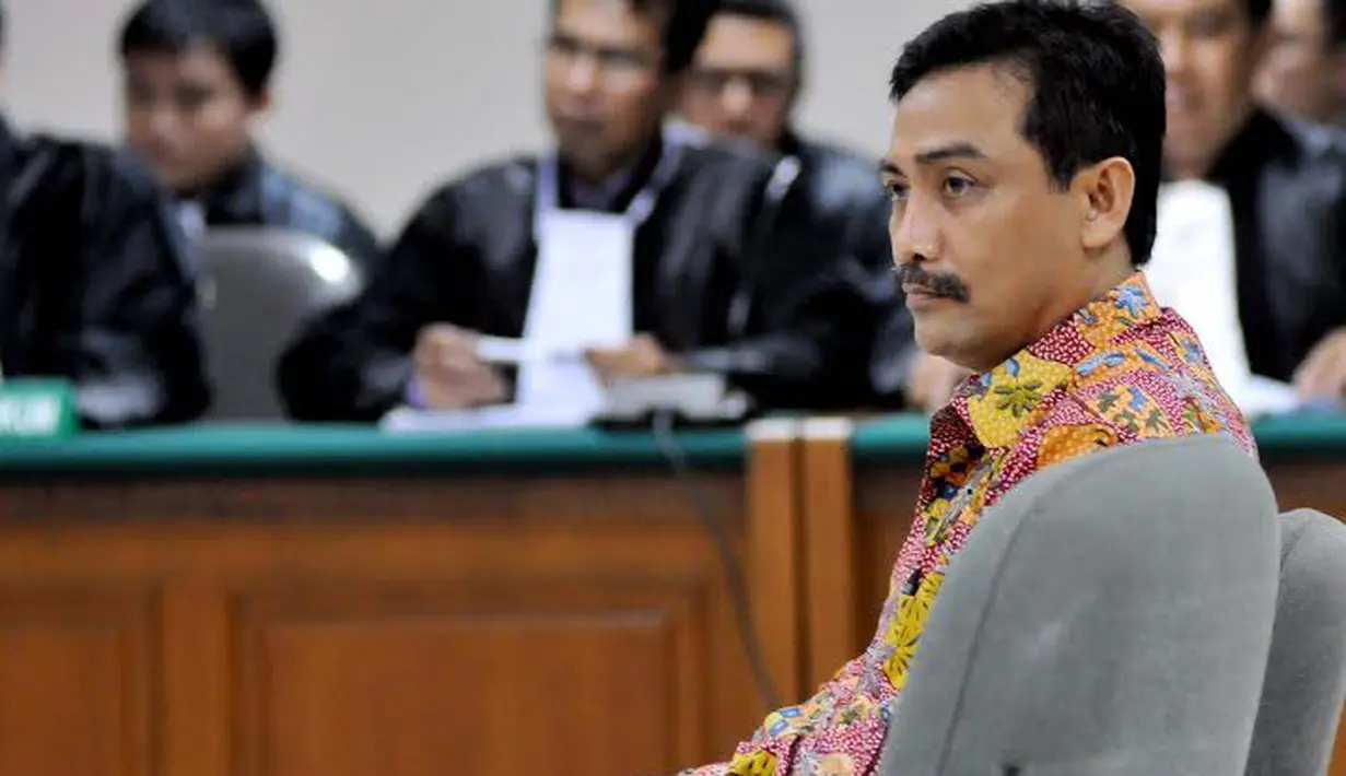  Setibanya di ruang sidang, raut wajah Andi berubah sedikit tegang   (Liputan6.com/Johan Tallo)