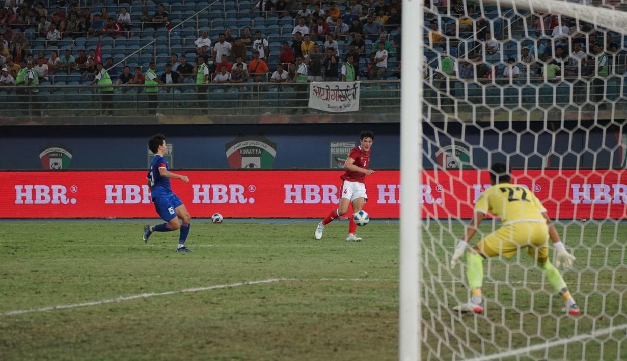 Menit ke-80, gol kelima Indonesia tiba. Bola muntah di depan kotak penalti disambut sepakan keras Elkan Baggot yang lolos tak terkawal. (Dok. PSSI)