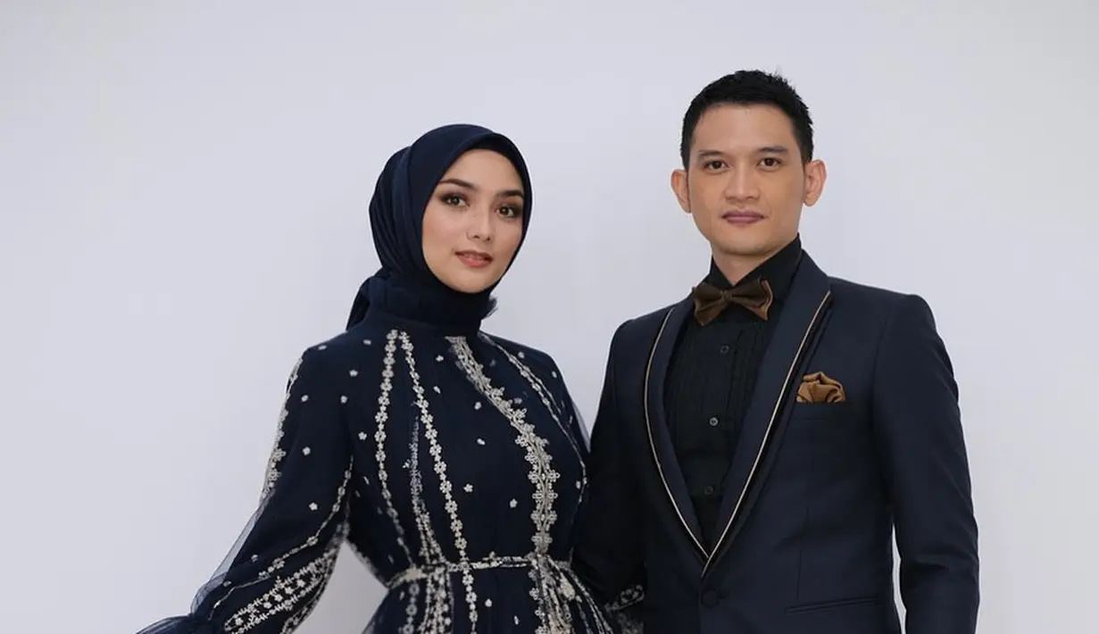 Pasangan ini kerap memperlihatkan kebersamaan mereka di Instagram. Penampilan keduanya yang begitu serasi mencuri perhatian. [Foto: IG/citraciki].