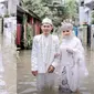 Potret Pernikahan Pasangan saat Banjir di Bekasi (Sumber: Instagram/rizkifdll)