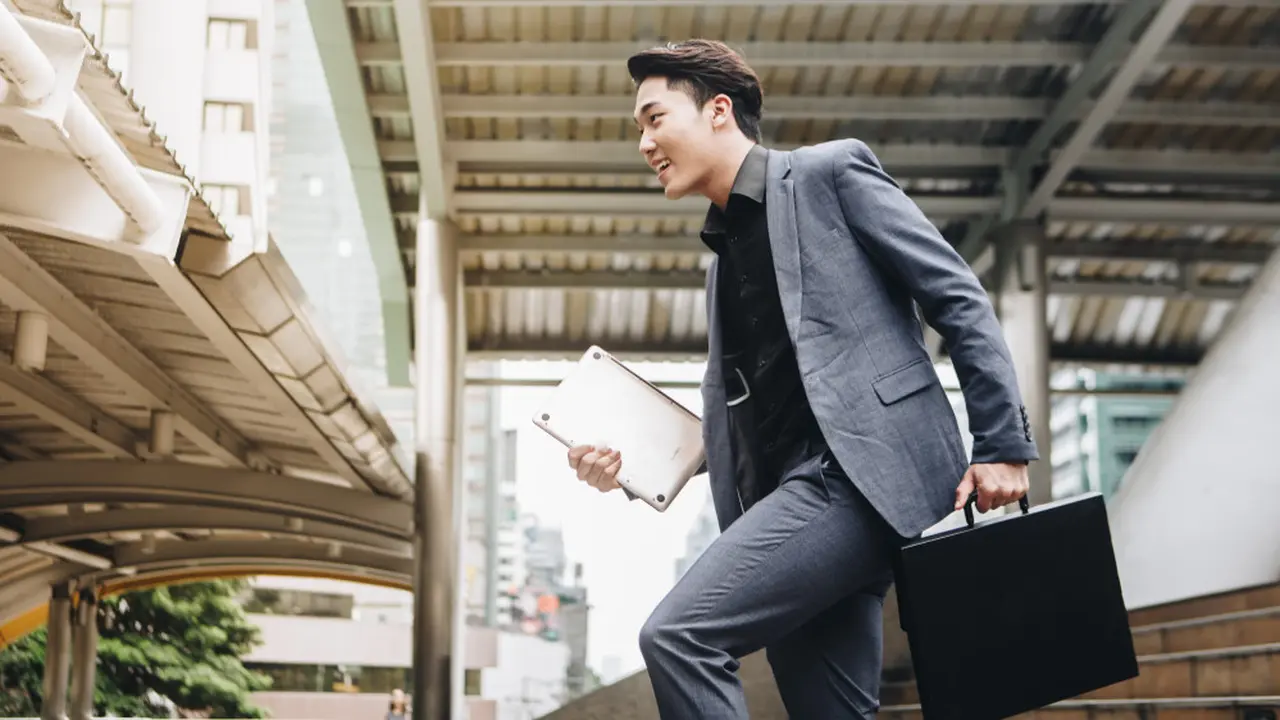 Biar Lebih Percaya Diri, Ini Tips Berpakaian ke Kantor 