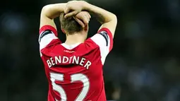Kekecewaan striker Arsenal asal Denmark Nicklas Bendtner usai laga final Carling Cup lawan Birmingham City di Wembley Stadium, 27 Februari 2011. Arsenal kalah 1-2. AFP PHOTO / GLYN KIRK