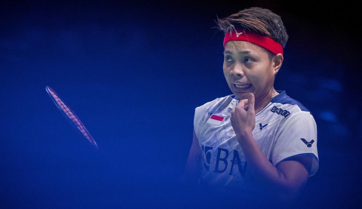 Ekspresi pebulutangkis ganda putri Indonesia, Apriyani Rahayu saat melawan ganda putri Korea Selatan dalam pertandingan semifinal di Kejuaraan Dunia 2023 yang berlangsung di Royal Arena, Copenhagen, Denmark, Sabtu (26/08/2023). (AFP/Ritzau Scanpix/Mads Claus Rasmussen)