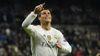 Pemain Real Madrid, Cristiano Ronaldo saat mencetak Quattrick (4 gol)  ke gawang Malmo FF di Stadion  Santiago Bernabeu, Madrid, Rabu (9/12/2015). (AFP Photo/Pierre-Philippe Marcou)