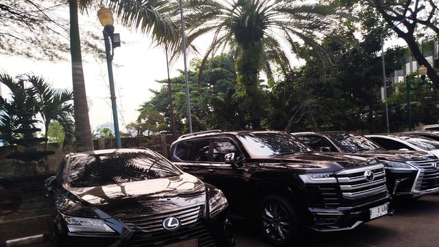 Barang bukti kendaraan pelat dinas palsu DPR.