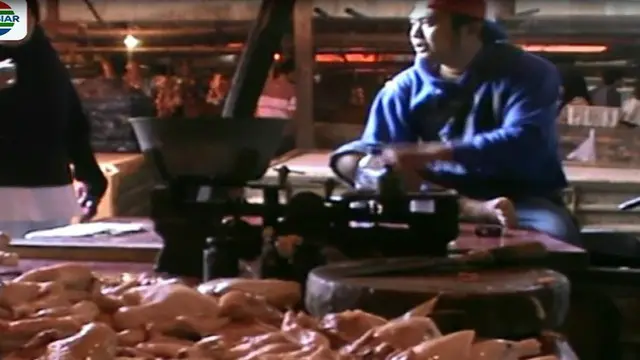 Para pedagang ayam potong di Pasar Leuwiliang melakukan aksi mogok dagang sebagai imbas dari tingginya harga ayam potong.