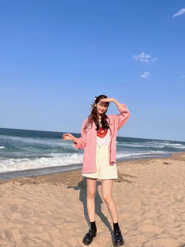 Outfit ke Pantai ala Artis Korea Selatan