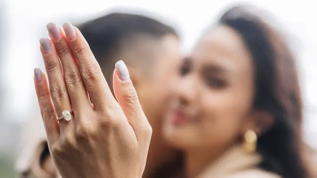 6 Potret Nasya Marcella 'Anak Langit' Dilamar Kekasih, Jarang Umbar Tiba-tiba Lamaran