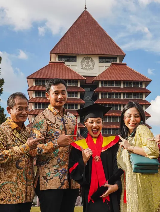 Pemeran Nanda dalam film Kau & Aku Cinta Indonesia itu juga mengucapkan terima kasih karena selama ini diberikan dukungan oleh orang-orang tercintanya. [Instagram/oktarina28]