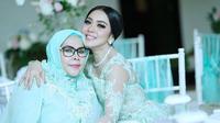 Syahrini bersama ibundanya, Wati Nurhayati (Instagram/@princessyahrini)