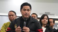 Ketua Umum PSSI Erick Thohir memberikan keterangan pers selepas rapat exco yang dihelat di GBK Arena, Senayan, Jakarta pada Sabtu (18/2/2023). (Dok. PSSI)