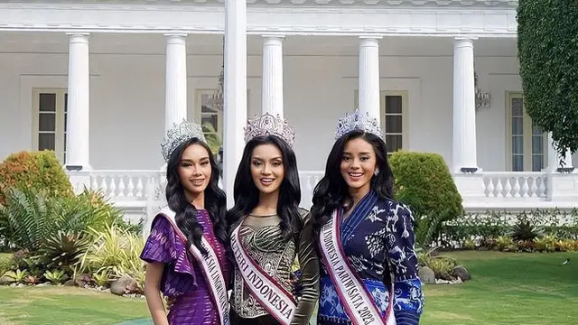 Top 3 Puteri Indonesia 2023 bertemu Jokowi, credit: @farhanariswari