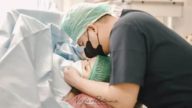 Rosiana Dewi Melahirkan