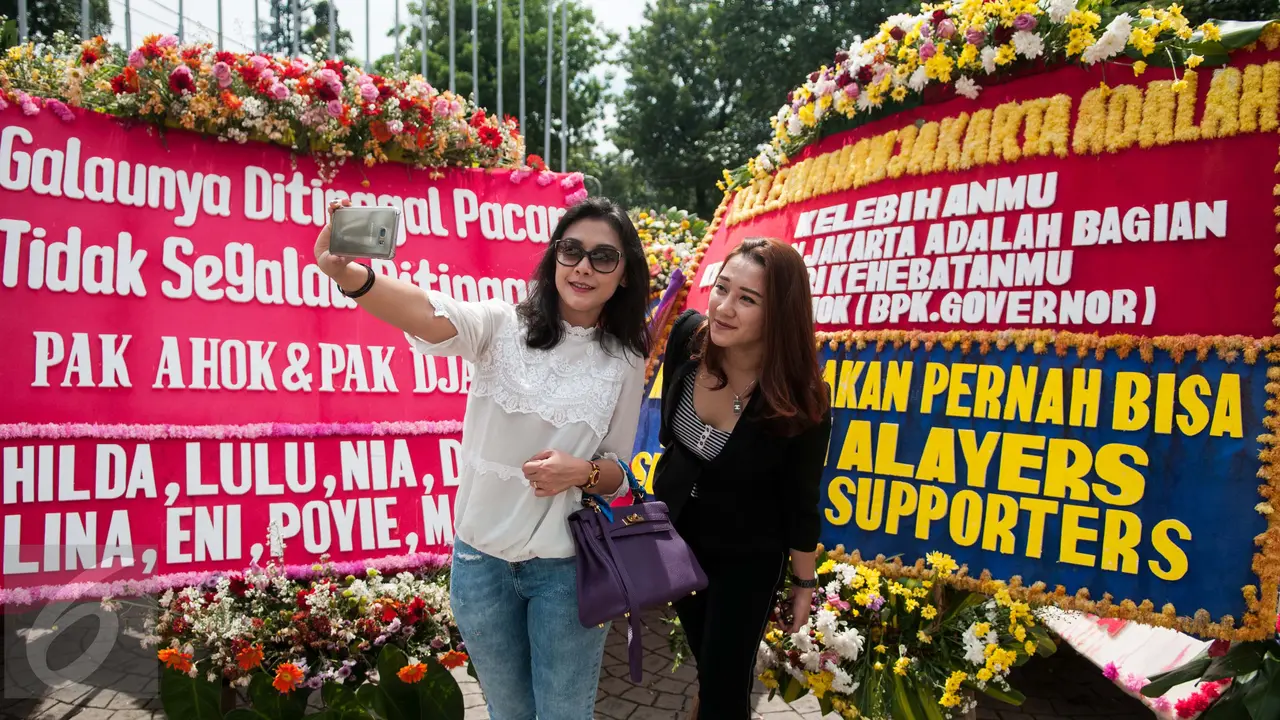 Karangan Bunga untuk Ahok Djarot
