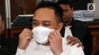 Terdakwa kasus pembunuhan Nofriansyah Yosua Hutabarat atau Brigadir J, Ricky Rizal usai menjalani sidang vonis di Pengadilan Negeri Jakarta Selatan, Selasa (14/2/2023). Majelis hakim menjatuhkan vonis 13 tahun penjara kepada Ricky Rizal. (Liputan6.com/Herman Zakharia)