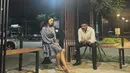 Dalam kolom komentar unggahannya, banyak netizen yang senang akhirnya Adinda Azani kembali ke layar kaca. Netizen berharap Adinda tetap aktif main sinetron, FTV ataupun film meski sudah menikah dan dikaruniai anak. Potret Adinda Azani dan Bryan McKenzie di balik layar, diketahui sinetron Naik Ranjang adalah sinetron pertama yang pertemukan Adinda dan Bryan. (Liputan6.com/IG/@dindazani)