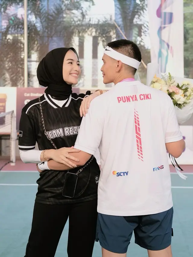 7 Potret Citra Kirana Beri Dukungan Rezky Aditya di Turnamen Olahraga Selebriti Indonesia
