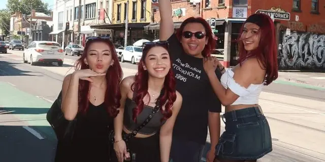 Bestie Seru! 2 Potret Keanu, Lula Lahfah, hingga Awkarin Tampil Kompak Berambut Merah di Melbourne