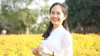 ilustrasi perempuan bahagia/Photo by Anh Nguyễn/Pexels