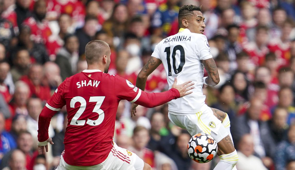 Leeds United mempunyai peluang mencetak gol kedua pada menit ke-85. Sayang, tembakan Raphinha masih melebar dari gawang David De Gea. (Foto: AP/Jon Super)