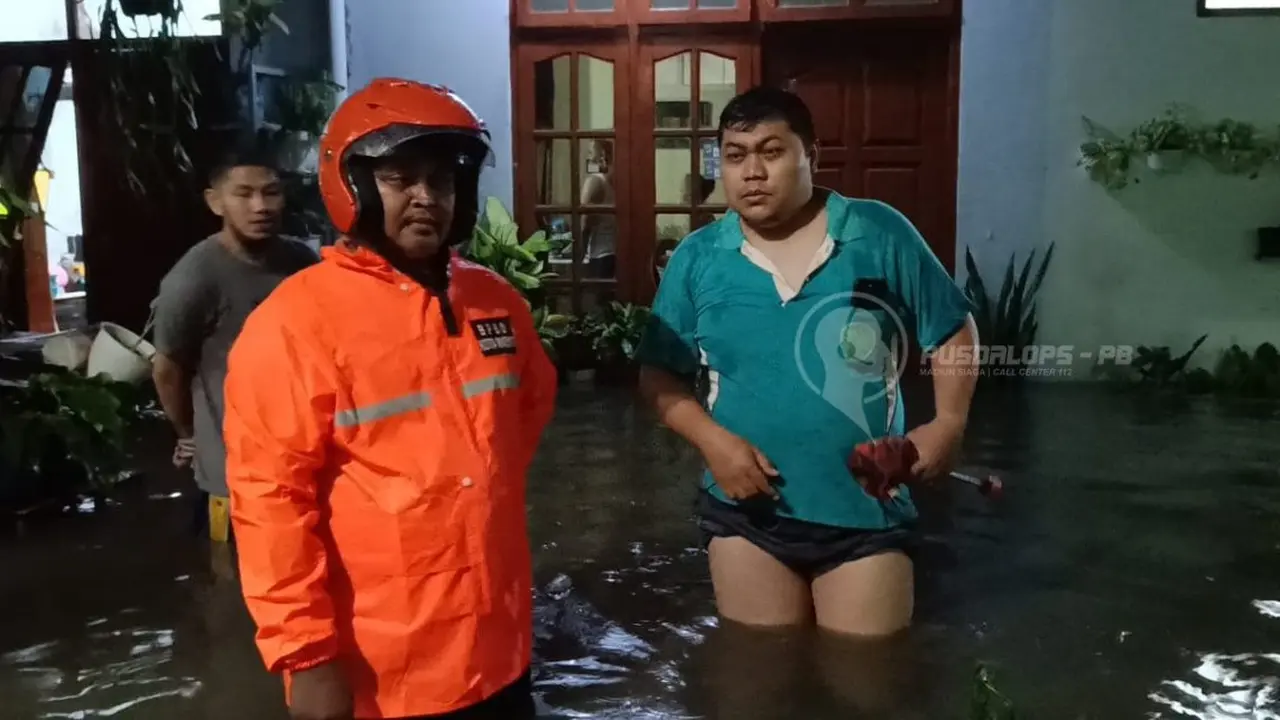 Banjir di Madiun mengakibatkan ratusan orang harus mengungsi. (Istimewa)