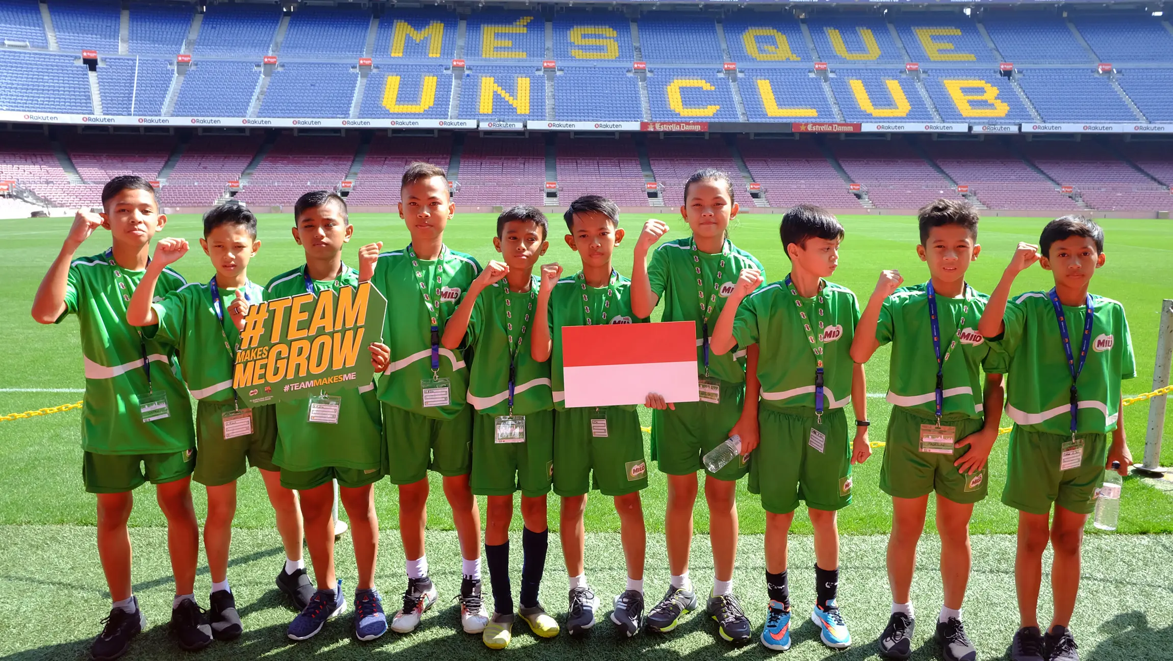 10 anak Indonesia saat kunjungi Camp Nou di Barcelona (istimewa)