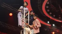 Trio Arbil, Eby dan Valen Beraksi di Atas Rigging, Gaya Titisan King Nassar