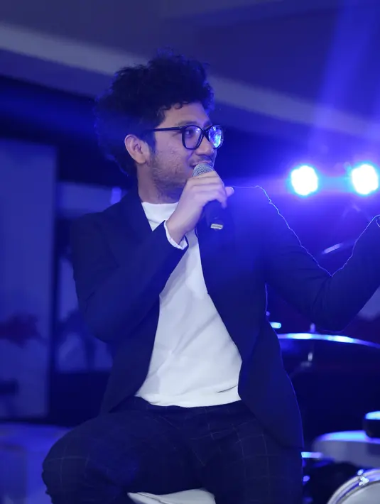 Kunto Aji memiliki cara unik dalam mempromosikan album terbarunya. Kunto Aji memanfaatkan momen dengan cara mempromosikan albumnya di Aplikasi ojek online, Go-Jek. (Andy Masela/Bintang.com)