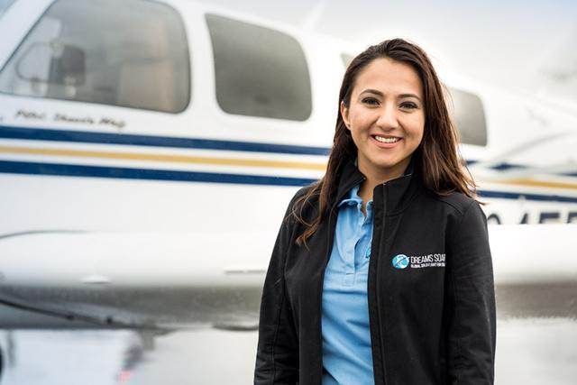 Shaesta adalah pilot wanita pertama Afghanistan yang keliling dunia seorang diri/copyright afghanwsf.co.uk