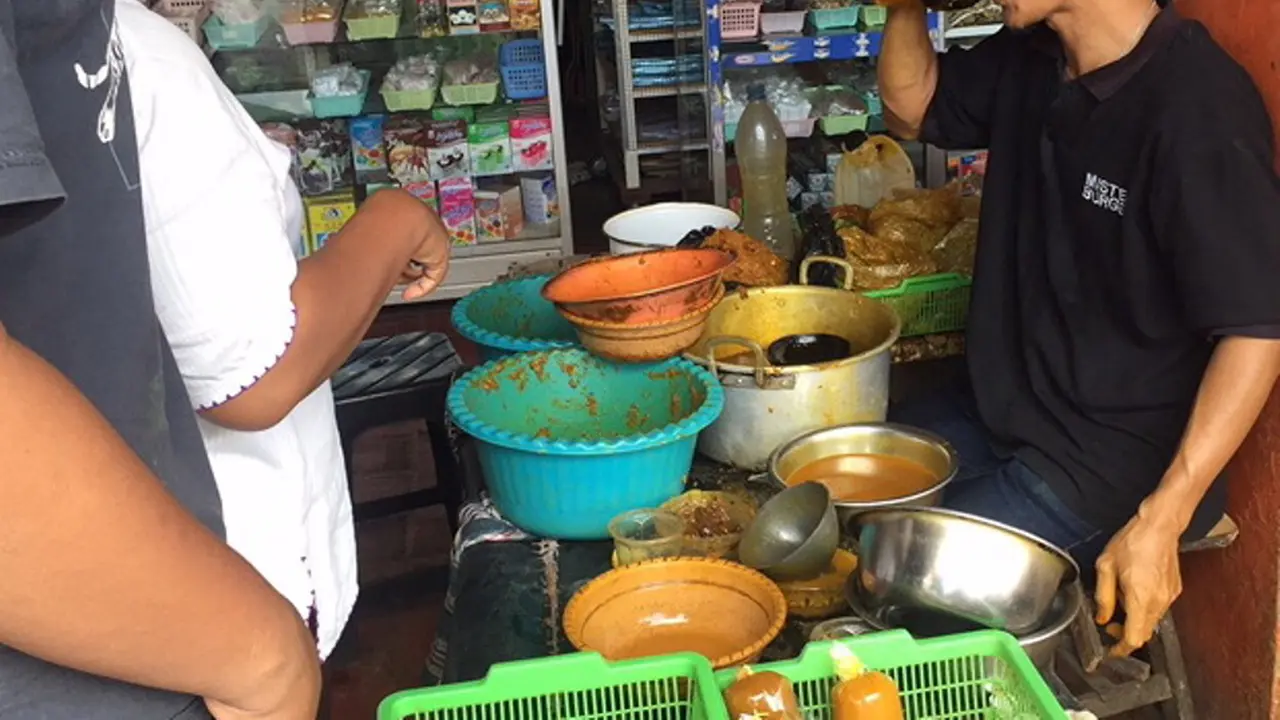Hari dan Nugi, Dua Tukang Jamu Rupawan dari Yogyakarta