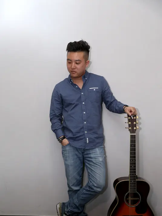 David Choi yang terkenal melalui Youtube kini penggemarnya telah mencapai 989,718 subscribe. Untuk twitter ia memiliki followers hingga 138K dan Facebook Fans page sebanyak 319,138. (Andy Masela/Bintang.com)
