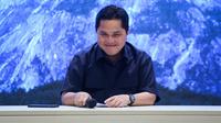 Ketua Umum PSSI, Erick Thohir pada konferensi pers Keputusan Bersama Sarasehan Sepak Bola Indonesia yang berlangsung di GBK Arena, Jakarta, Minggu (05/03/2023). (Bola.com/Bagaskara Lazuardi)
