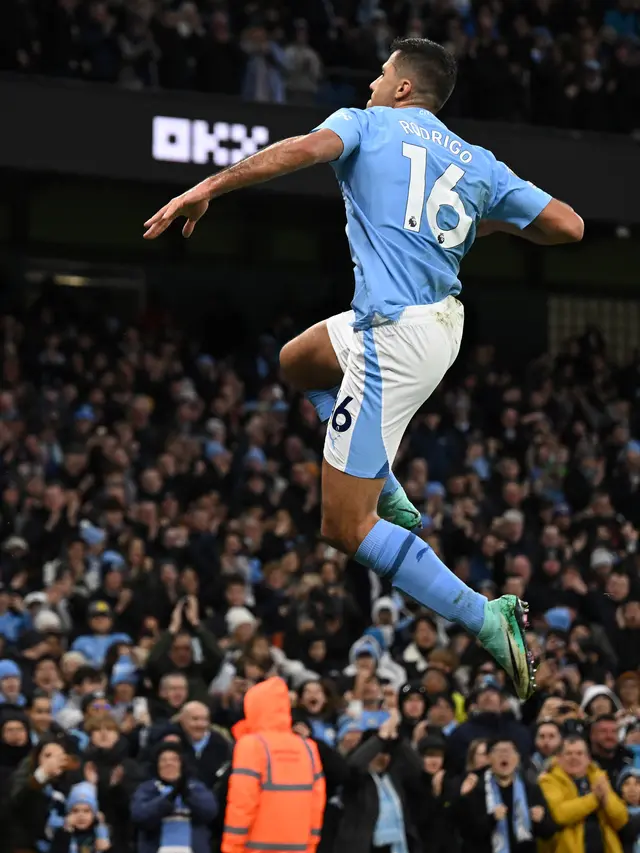Gelandang Manchester City, Rodri, mencetak gol ke gawang Sheffield United.